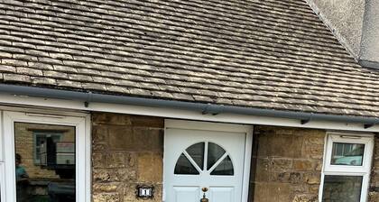 Cosy cottage in the heart of Stamford with parking