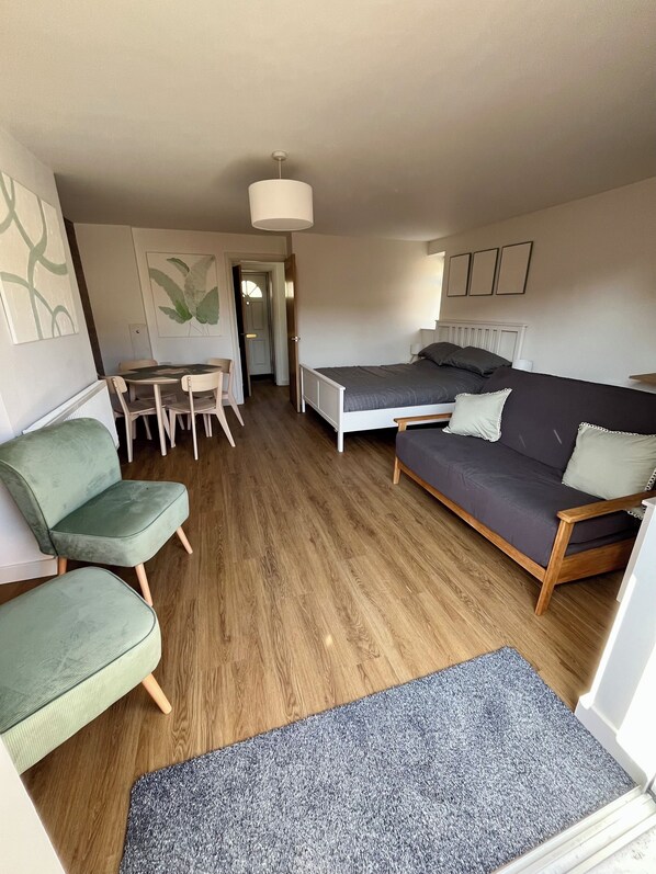 1 chambre, fer et planche à repasser, Wi-Fi, draps fournis