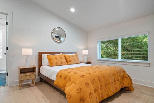 4 Schlafzimmer, Schreibtisch, Bügeleisen/Bügelbrett, Reisekinderbett