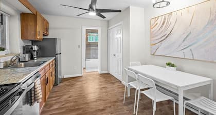 Bloomfield, Pittsburgh Large and Accessible 3Bedorom Apartment with Free Parking