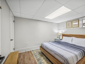 Iron/ironing board, free WiFi, bed sheets