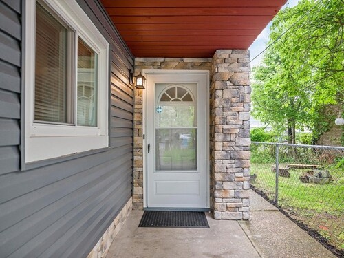 Bloomfield, Pittsburgh Large and Accessible 3Bedorom Apartment with Free Parking