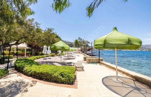 
Exklusive Villa Azure mit Meerblick & direktem Zugang zum Wasser