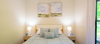 Lake Access ~ New Build Retreat ~ Explore & Unwind