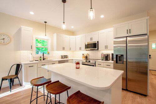 Close to Traverse & Crystal MTN, Winter Retreat!