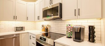 Cozy Retreat ~ Fall Views ~ Firepit ~ Lake Access