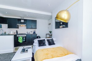 Iron/ironing board, WiFi, bed sheets