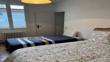 2 slaapkamers, een strijkplank/strijkijzer, wifi, beddengoed