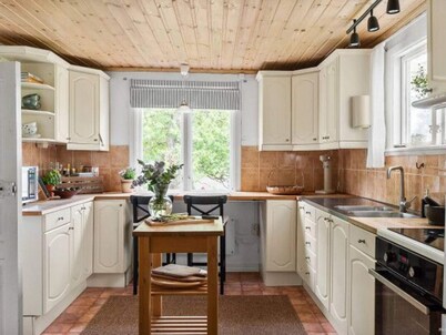 House With Guest Loft and Garden