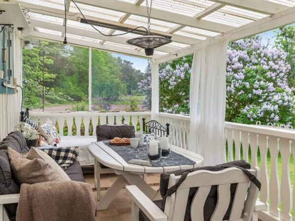 House | Exterior - House With Guest Loft and Garden (Fågelmara)