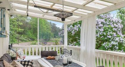 House With Guest Loft and Garden