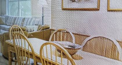 Charming 1-bedroom Deluxe Suite with WiFi, AC in quaint Jeffersonville