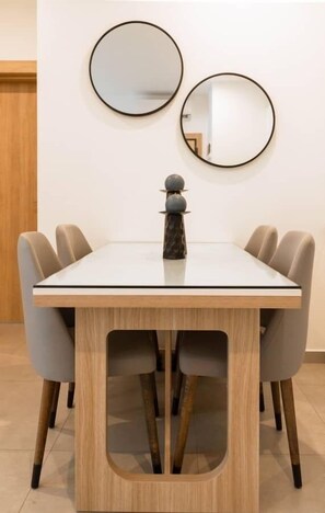 Desk, laptop workspace - Bilans Apartments (Accra)