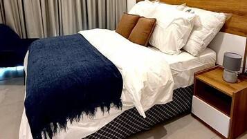 Bañera con ducha, artículos de tocador gratuitos, secador de pelo