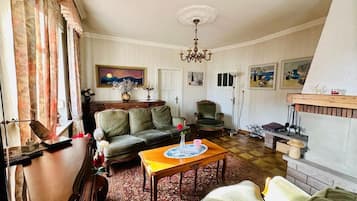 Télévision, cheminée