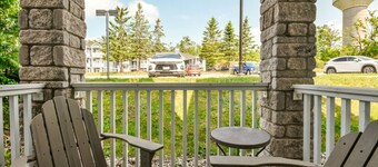 2BR King Suite Pool Sauna Heated Pool