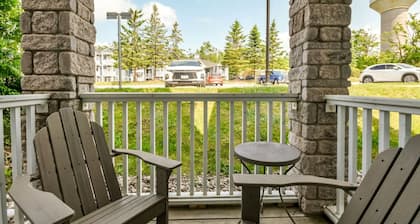 2BR King Suite Pool Sauna Heated Pool