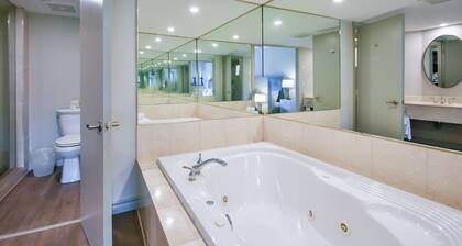 2BR King Suite Pool Sauna Heated Pool