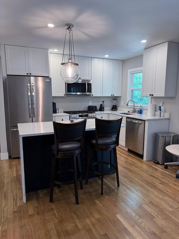 Micro-ondes, four, plaque de cuisson, lave-vaisselle