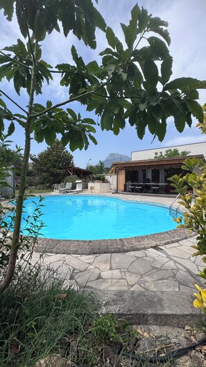 Outdoor pool - Swimming pool on private land in Provence (La Farlède)