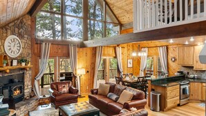 Kulübe, Birden Çok Yatak, Veranda, Bahçe Manzaralı (Luxe Pinewood Escape) | Oturma alanı