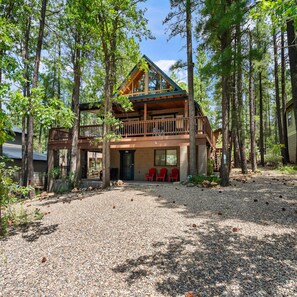 Exterior - Luxe Pinewood Escape Spacious Cabin for 10 w/ Firepit (Munds Park)