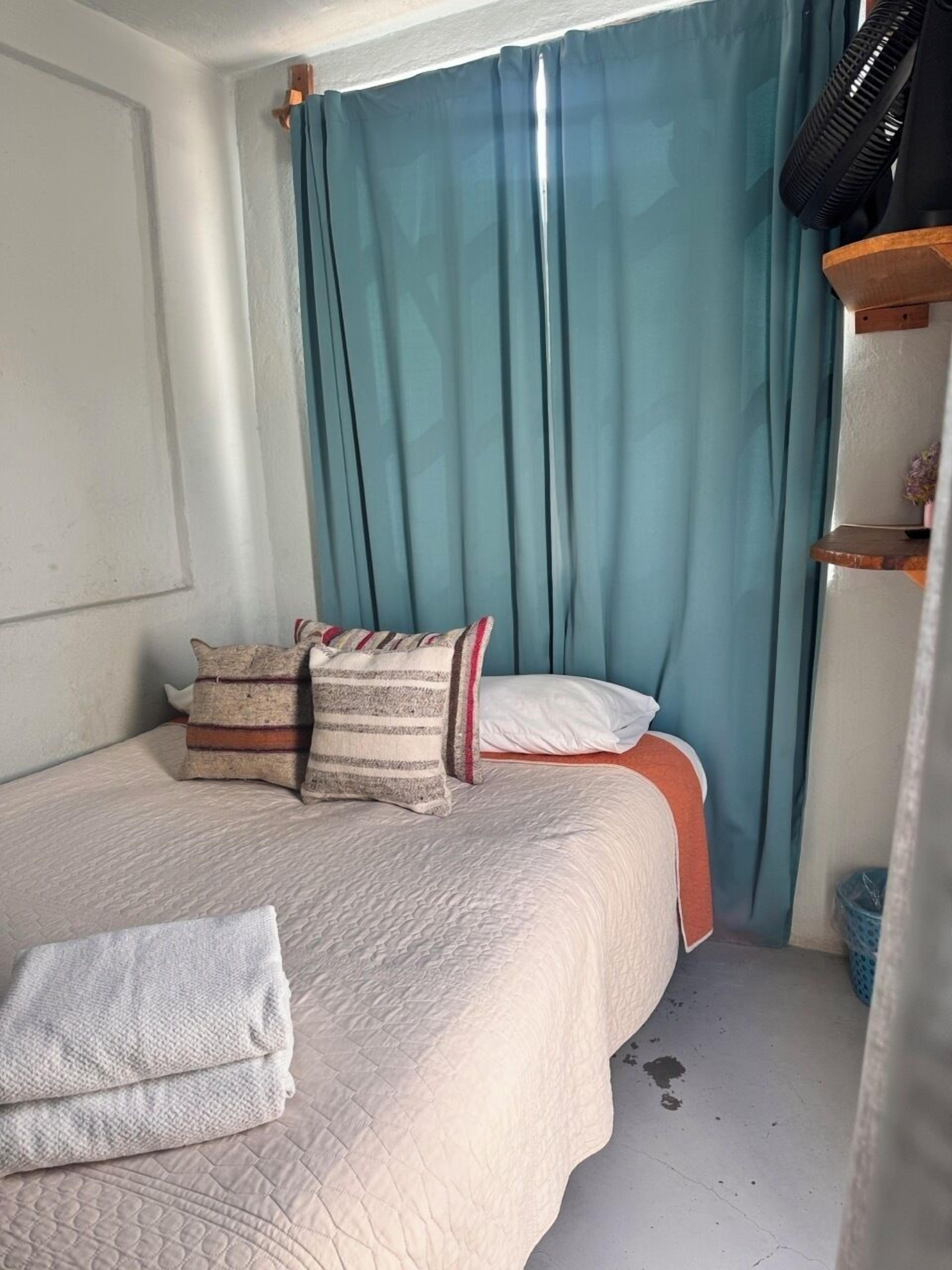 Economy dubbelrum - uteplats - utsikt mot innergården | Gratis wi-fi och sängkläder