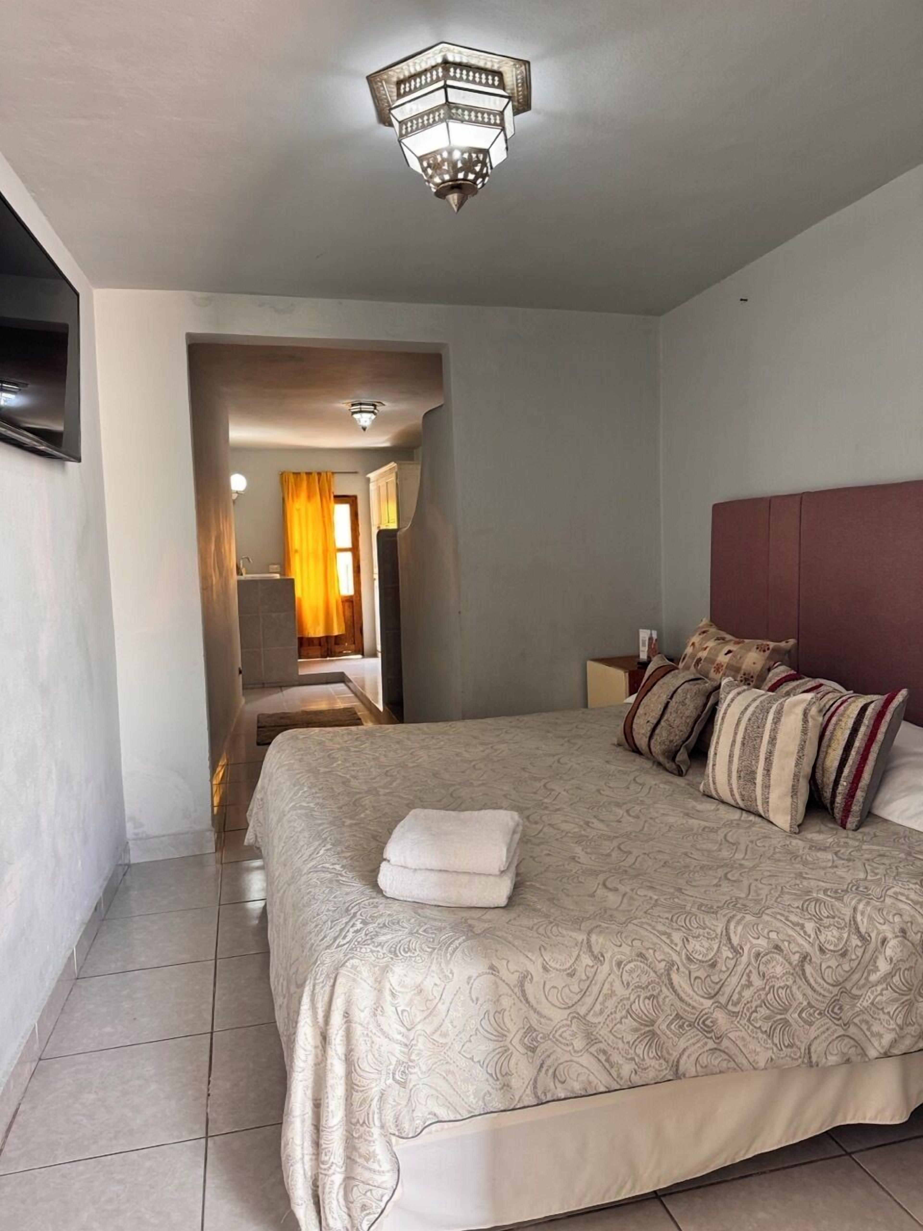 Juniorrum - balkong - utsikt mot staden | Gratis wi-fi och sängkläder