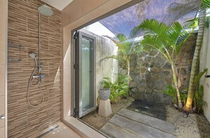 Hair dryer, towels - To complete (Cap Malheureux)