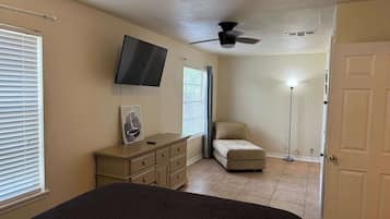 House, Multiple Beds, Patio, Garden View (Latigo Haven) | 3 bedrooms, individually decorated, individually furnished, bed sheets