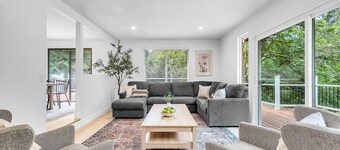 Spacious 5-bedroom 8-bed house in tranquil Boring Oregon with WiFi, AC