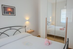 1 bedroom, bed sheets