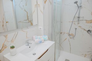 Hair dryer, towels - SK Barigau - Apartment Giossu (Lanusei)