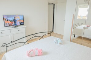 2 bedrooms, bed sheets