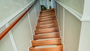 A wooden staircase with white walls and a handrail. - B&B by Family L&G - Vibo Marina (Vibo Marina)