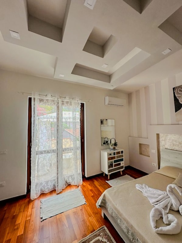 Bureau, Wi-Fi, draps fournis