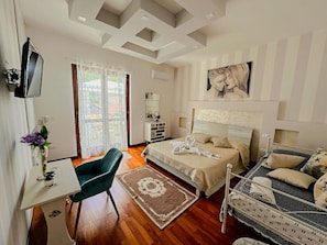 2 bedrooms, desk, WiFi, bed sheets
