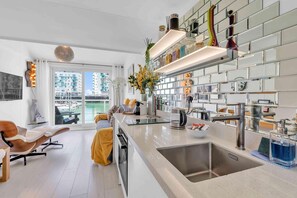 1 bedroom - On the Water 7 Free Parking By My Getaways (Brighton)