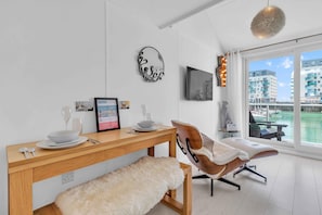 1 bedroom - On the Water 7 Free Parking By My Getaways (Brighton)