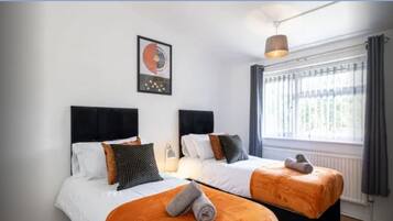 4 bedrooms, iron/ironing board, travel crib, free WiFi