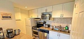 Standard-Apartment, 1 Queen-Bett und Schlafsofa, Balkon, Bergblick | Eigene Küche
