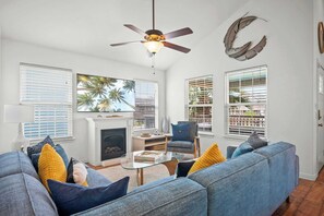 Maison, plusieurs lits, patio, vue jardin (Fin and Feather) | Coin séjour