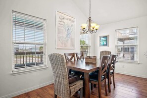 House, Multiple Beds, Patio, Garden View (Fin and Feather) | Dining