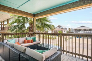 Maison, plusieurs lits, patio, vue jardin (Fin and Feather) | Terrasse/Patio