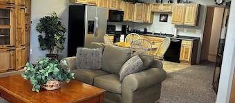 Cozy 2-bedroom apartment MINUTES outside picturesque Star Valley Ranch