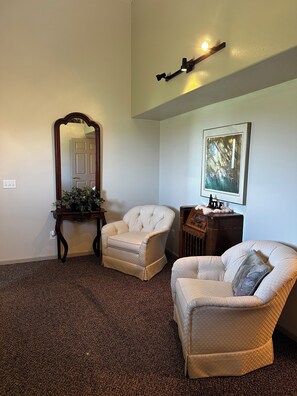 Interior - Cozy 2-bedroom apartment MINUTES outside picturesque Star Valley Ranch (Star Valley Ranch)