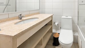 Apartment | Bathroom - Oceana Suites Morandé (Santiago)