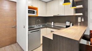 Apartment | Private kitchen - Oceana Suites Morandé (Santiago)