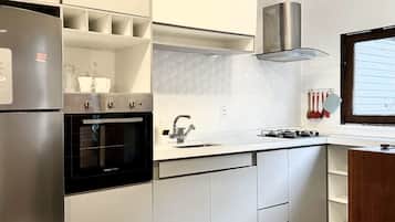 Family House, 2 Bedrooms, Private Pool | Private kitchen