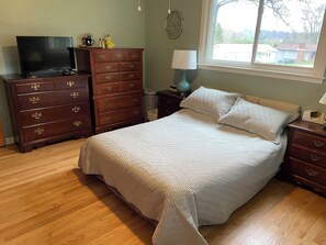 3 bedrooms, WiFi, bed sheets - 3-bedroom 1.5 bathroom house in Indiana, PA with WiFi, central AC/heat. (Indiana)